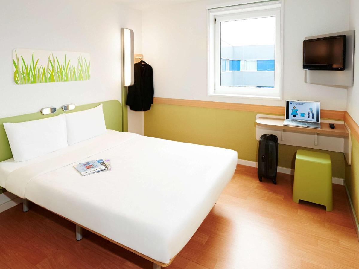 Ibis Budget Понтиви Екстериор снимка