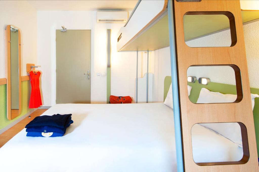 Ibis Budget Понтиви Стая снимка