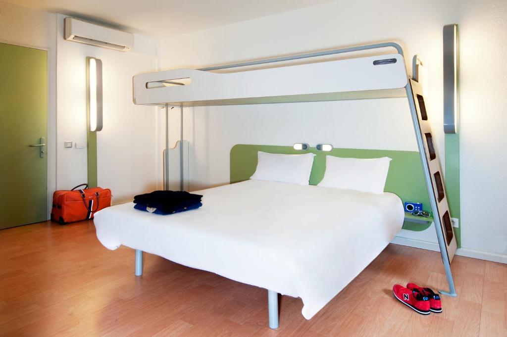 Ibis Budget Понтиви Стая снимка
